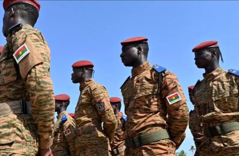 Burkina Faso : un projet de réserve militaire de 100 000 personnes pour renforcer la lutte antiterroriste